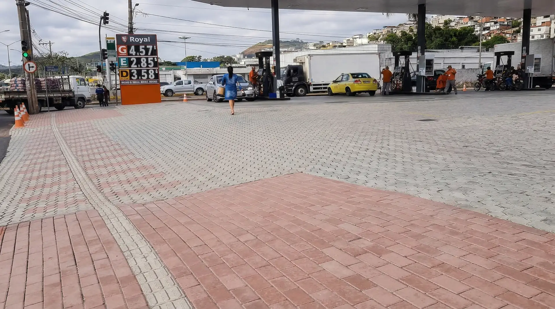 freepik__fotografia-piso-intertravado-4k__50731